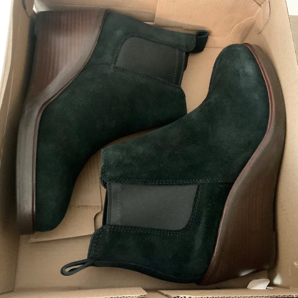 Clarks Women's Clarkdale 2 Top Black Suede Wedged Bootie Chelsea Ankle Boots 9 - Picture 6 of 10